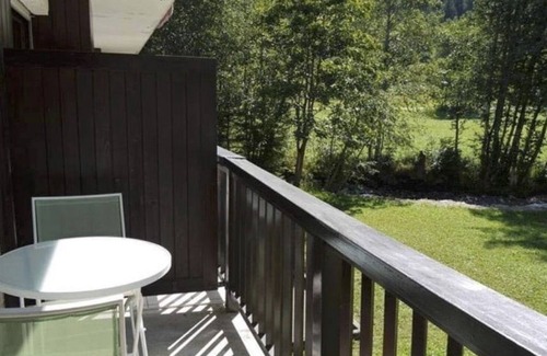 Les Contamines-Montjoie Apartment | At the foot of the slopes! 4/5-person apartment with pool