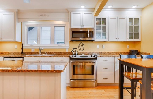 Penn Yan Cottage | At The Lake - 4 Bedroom, 3.5 Bath Contemporary