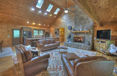 Williamstown Cabin | At Water's Edge | Hot Tub | Fish From Cabin | Secluded