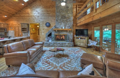 Williamstown Cabin | At Water's Edge | Hot Tub | Fish From Cabin | Secluded