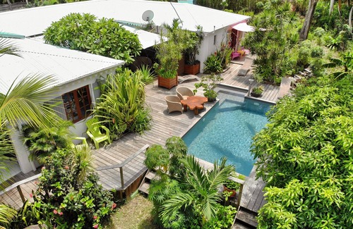 Bas Vent House | Atemoya lodges. Swimming pool, beach 400 m., Bamboo (2/4p), A/C, pool, beautiful garden, beach 400 m