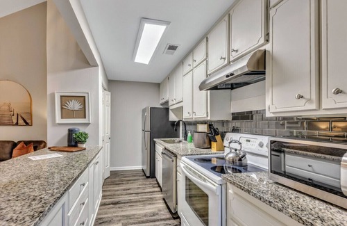 Marietta House | ATH -Marietta -2BR -Sleeps 6 -Pets -Fenced (twin)