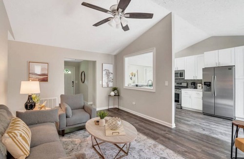 Kennesaw House | ATH - Sleeps 6 - 3 Beds - Pet friendly - Owens