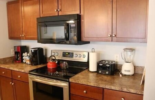 Athens House | Athens city townhouse, 3 bedrooms, 2.5 baths, FREE Wi-Fi, FREE Parking, Deck, 18
