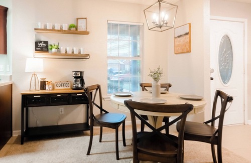 Byron House | AtHome+1 Stay | Cozy 3BR | Sleeps 9