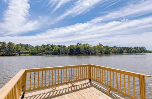 Warner Robins House | AtHome+1 Stay | Lakefront 3BR | 2 Car Garage