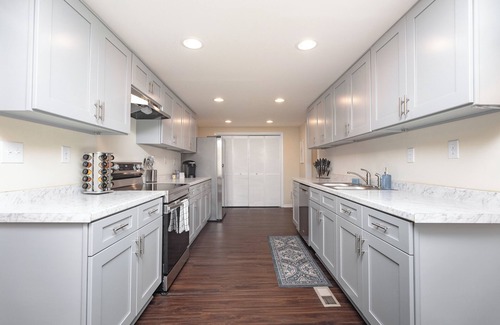 Kathleen House | AtHome+1 Stay | Spacious 4BR | Near Fairgrounds