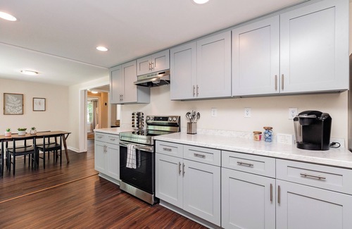 Kathleen House | AtHome+1 Stay | Spacious 4BR | Near Fairgrounds