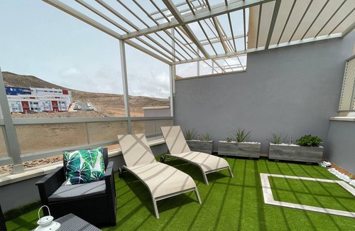 Sardina Apartment | Atico "Turquesa Beach" con piscina y wifi