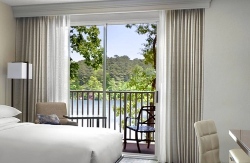 Stone Mountain Hotel | Atlanta Evergreen Lakeside Resort