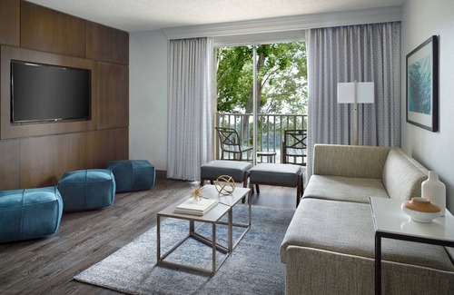 Stone Mountain Hotel | Atlanta Evergreen Lakeside Resort