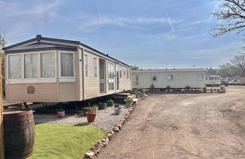 Glasgow Apartment | Atlas 2 Bedroom Caravan - Located in Uddingston, Glasgow at Maryville Caravan Site