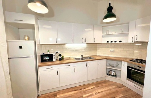 Erzsebetvaros Apartment | Atmosphere inspired by Klimt in the youthful center of the city.