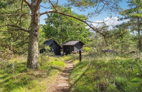 Hulsig House | Atmospheric, idyllic cottage close to the beach.