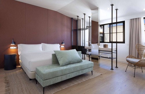 Golden Triangle of Art Hotel | Atocha Hotel Madrid, Tapestry Collection by Hilton