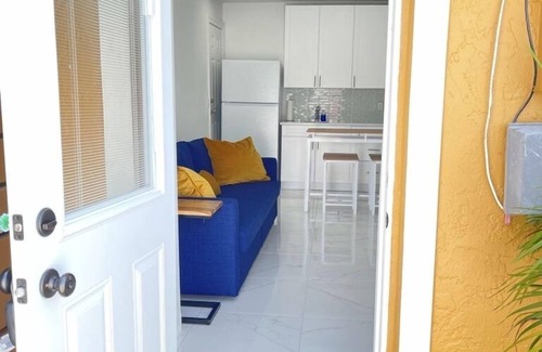 Golden Gate Apartment | Attached Apartment-private patio-centrally located