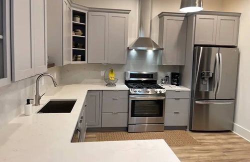 Alpharetta Apartment | Attending wedding, work, festival, family or moving? Walkable & convenient