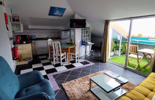 Camara de Lobos Apartment | ATTIC BAY WOLF CHAMBER