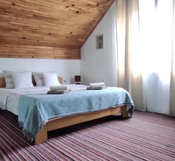 Jezerce Bed & Breakfast | Attico Viva
