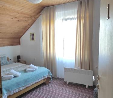 Jezerce Bed & Breakfast | Attico Viva