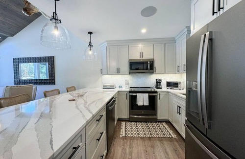 Bartlett House | Attitash Heights | Ski in/out Getaway with Pool