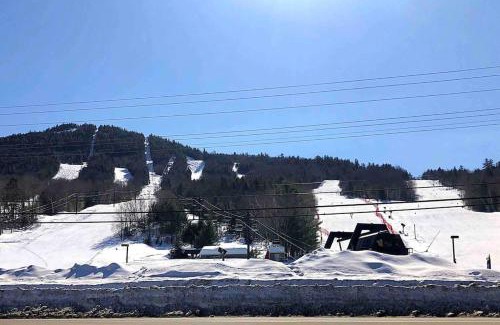 Bartlett Apartment | Attitash Mountain Village Studio - Slope View - Ski - Storyland