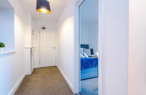 Chester Apartment | Attractive 2-Bed City Centre Apartment in Chester by 53 Degrees Property, Ideal for Groups & Professionals - Sleeps 5