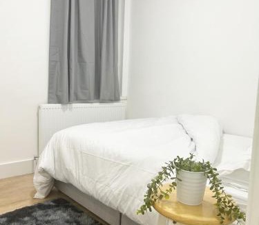 Marlborough Apartment | Attractive 3 bed house in London Harrow