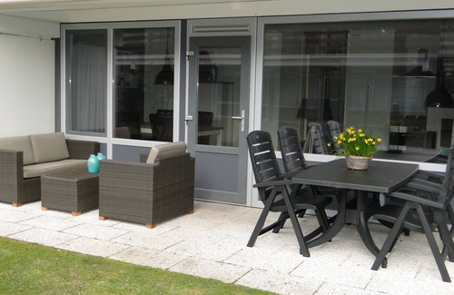 Westkapelle Apartment | Attractive 4p apartment in Westkapelle at sea