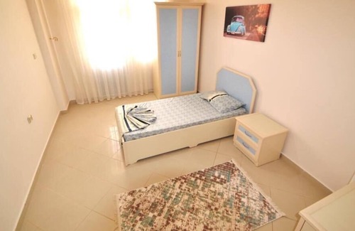 Mahmutlar Apartment | Attractive apartment - right down to the beach
