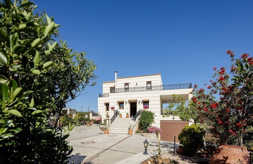Roussospiti Villa | Attractive Countryside Villa, A/C, Private Pool, Sea Views - 10mins drive to Rethynmo Town & Beach!