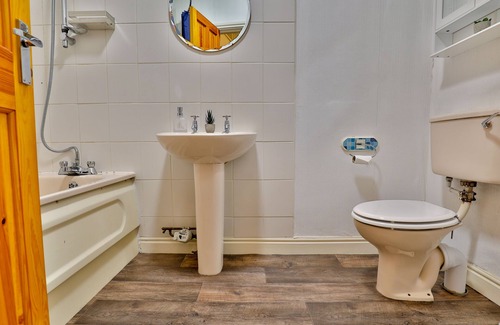 Hull House | Attractive property in Hull, with excellent road links shops and eateries.