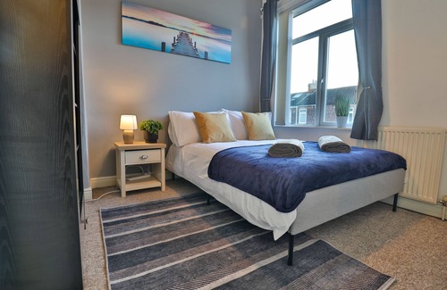 Hull House | Attractive property in Hull, with excellent road links shops and eateries.