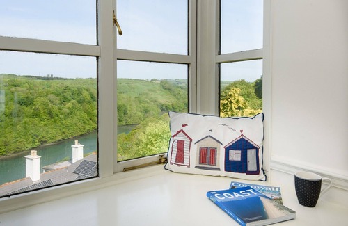 Looe House | Attractive house with lovely views