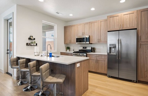 Santa Clara House | Attractive New End Unit Townhome- Perfect Location and Close To Everything!