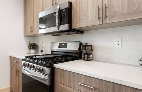 Santa Clara House | Attractive New End Unit Townhome- Perfect Location and Close To Everything!