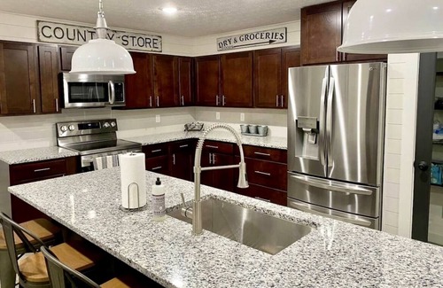 Nelsonville House | ATV Friendly, OU, Wayne National, Hocking Hills, Fire Pit, Saltwater Hot Tub