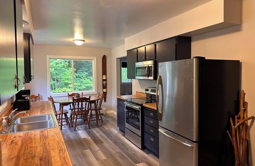 Deerbrook House | ATV/UTV/Snow & Ice Age Trails - Golfing - Lakes - Fireplace & Firepit - WIFI