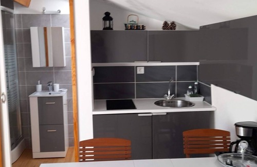 Portiragnes Apartment | Atypique ! Studio Donnant sur une Charmante Terrasse Tropézienne