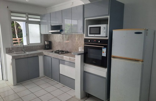 Sainte-Rose Apartment | Au cœur de la forêt domaniale chez les roses de porcelaine