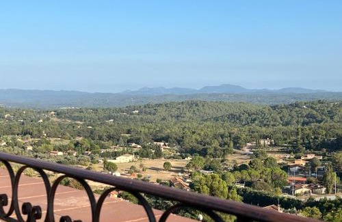 Seillans Apartment | Au cœur de Seillans, charmant logement, grande terrasse et panorama