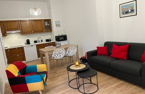 Bastia Apartment | Au Cœur du Vieux-port de Bastia: Appartement La Marine, Climatisé, Tout Confort