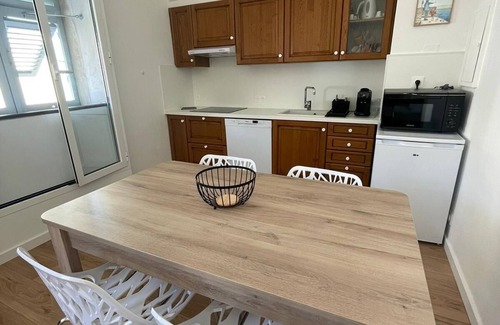 Bastia Apartment | Au Cœur du Vieux-port de Bastia: Appartement La Marine, Climatisé, Tout Confort