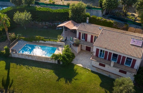 Gattieres Villa | Au Centre de la Côte Dazur Villa Familiale Avec Piscine au Calme