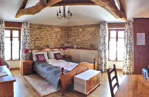 Saint-Juire-Champgillon House | Au Clair du Soleil