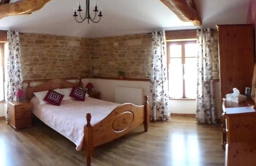 Saint-Juire-Champgillon House | Au Clair du Soleil