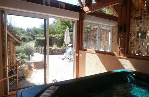 Lamonzie-Montastruc House | Au lézard doré