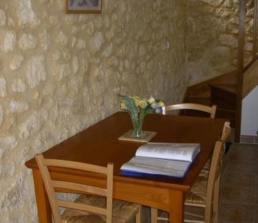 Lamonzie-Montastruc House | Au lézard doré