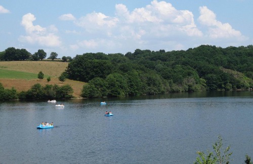 Vesdun House | Au milieu de la France, entourée d’un grand jardin, une maison plein de charme
