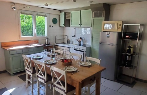 Bagneres-de-Luchon Apartment | Au Petit Sequoia - Appt avec vue montagne